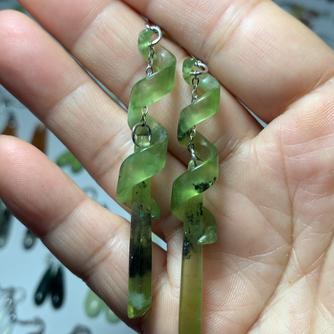 蛇纹石玉耳环未镶嵌