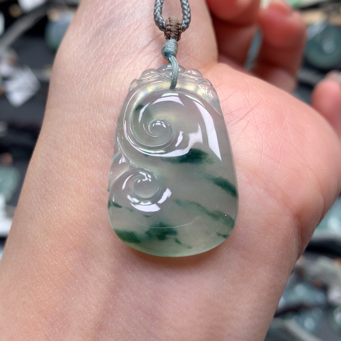 翡翠颈饰未镶嵌如意