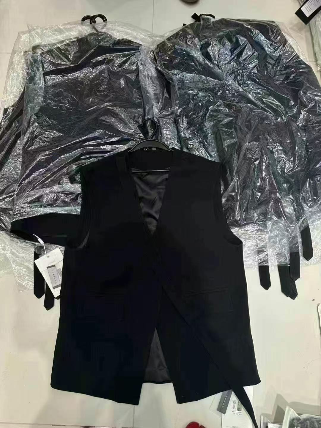 2025V领不规则时尚百搭黑色休闲潮流女士马甲