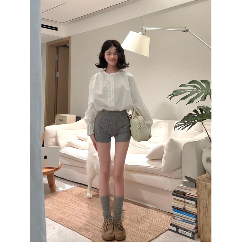 白色圆领长袖衬衫2025早秋韩系气质设计感穿搭女高腰紧身针织短裤