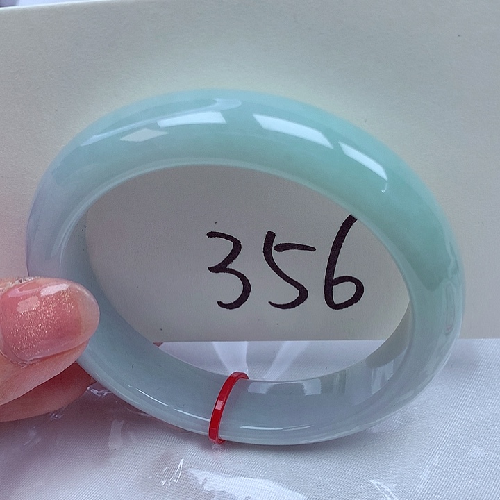 翡翠手镯未镶嵌翡翠