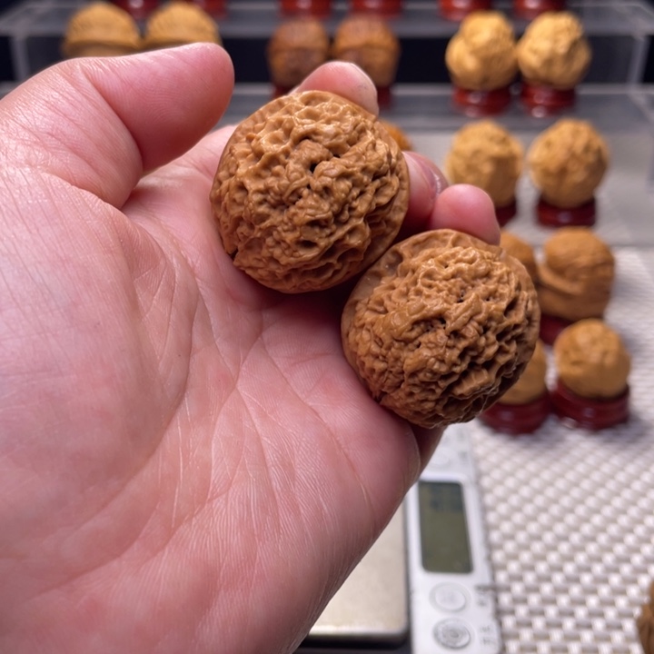 文玩核桃把件6火焰绣球