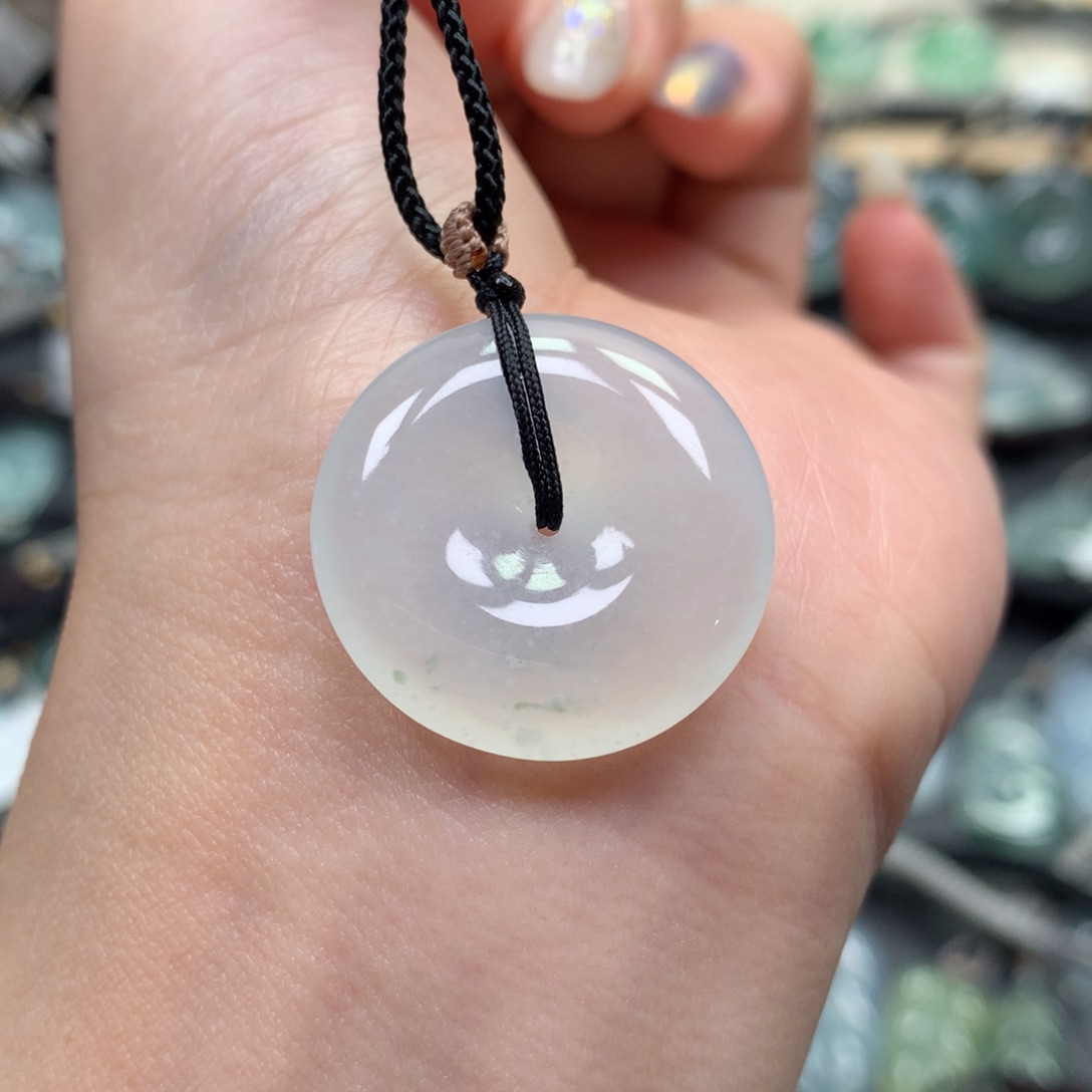 翡翠颈饰未镶嵌扣子