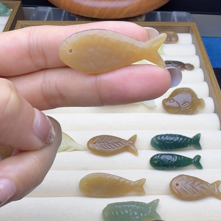 奶****和田玉（糖玉）未镶嵌车挂