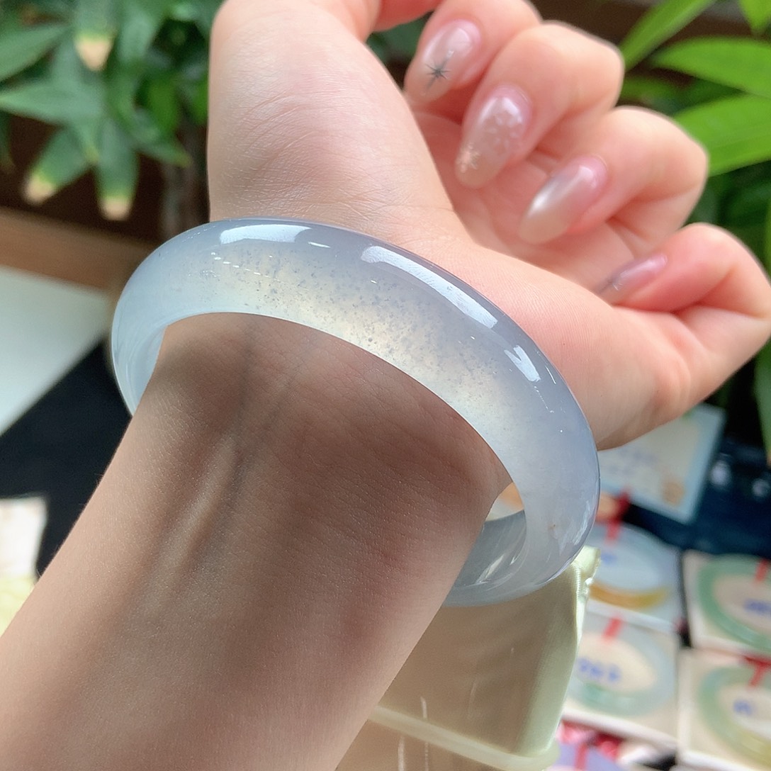 刘***⁰翡翠未镶嵌手镯炸光宽版雪花棉