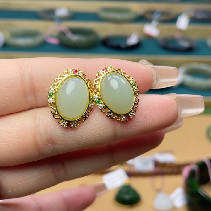 和田玉耳钉未镶嵌