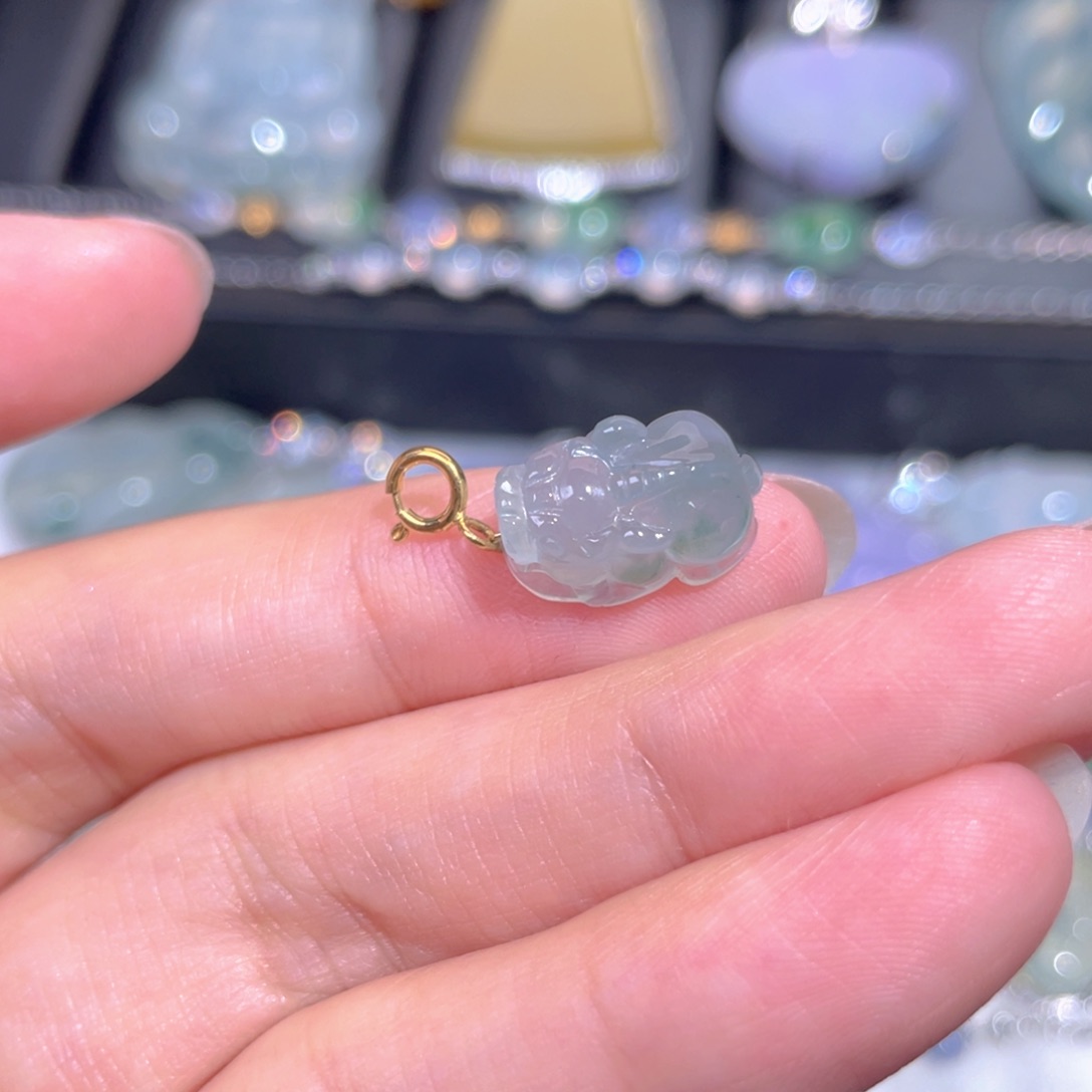 翡翠18K金镶嵌颈饰翡翠