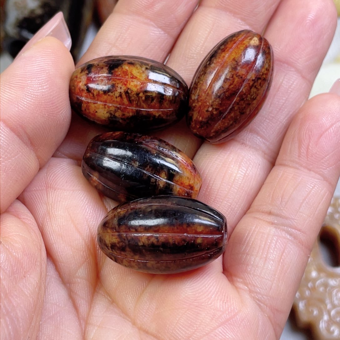 和田玉颈饰未镶嵌年*