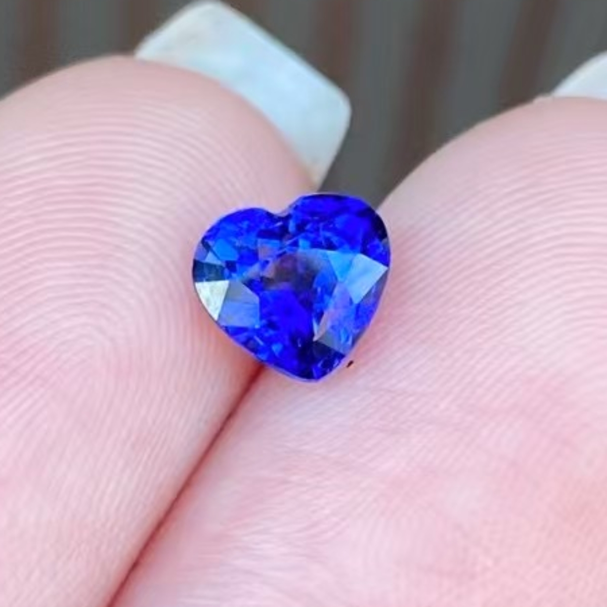 天然蓝宝石，皇家蓝，1.17克拉，1076