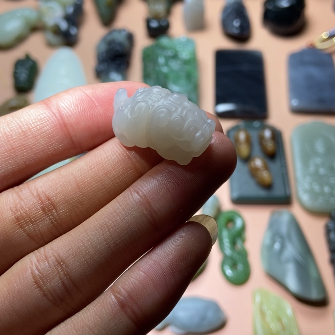 和田玉颈饰未镶嵌定制