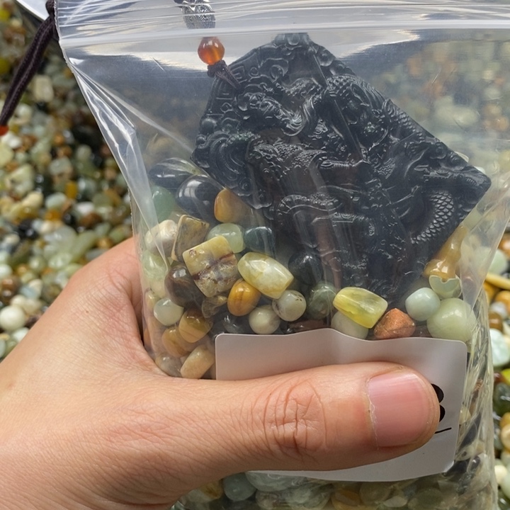 蛇纹石玉鱼缸石未镶嵌