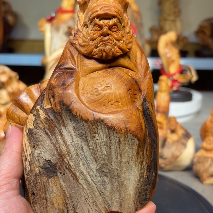 男***位柏木太行崖柏钟馗摆件