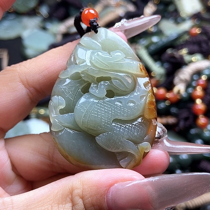 和田玉颈饰足铂镶嵌