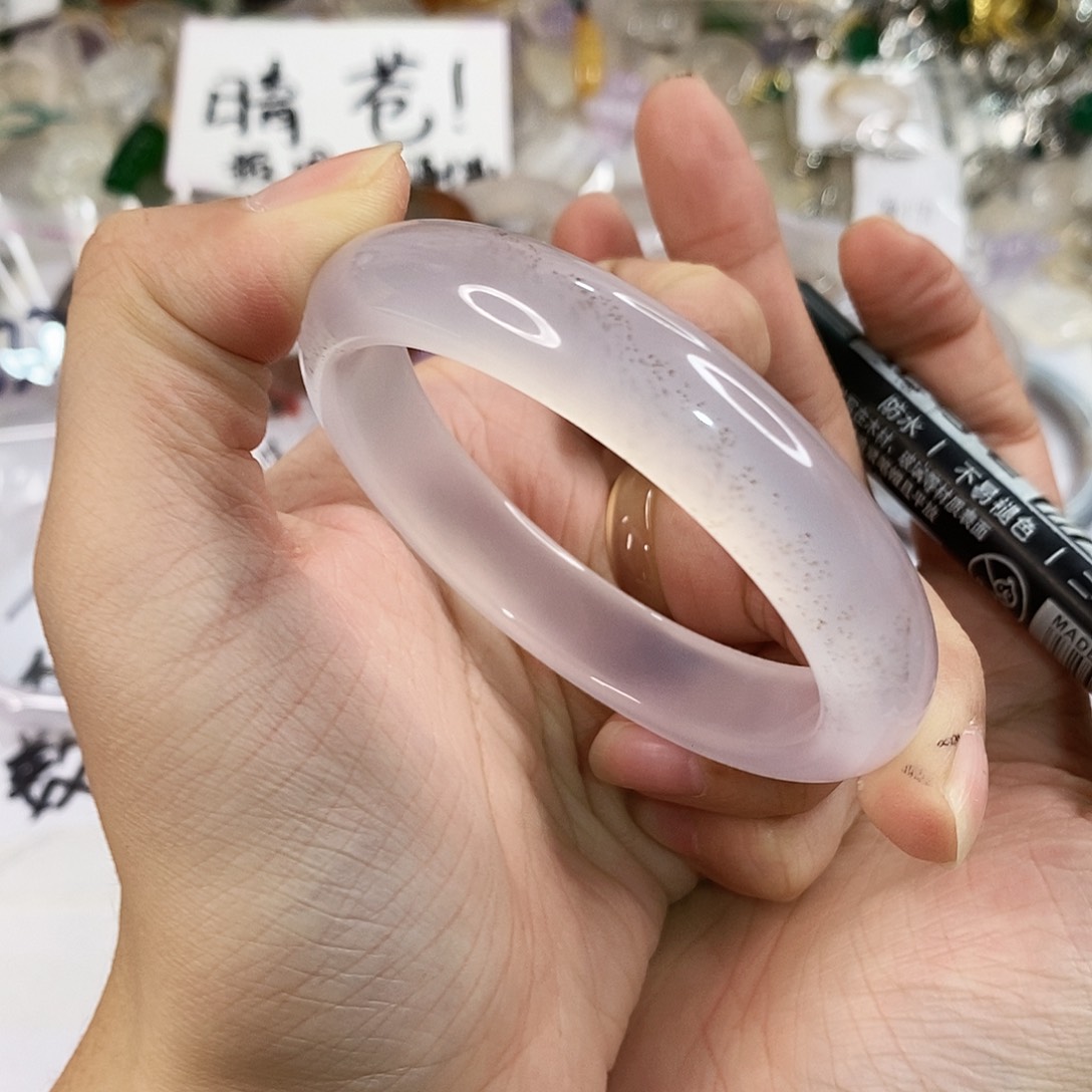 玛瑙/玉髓未镶嵌手镯A501。 56.8圈