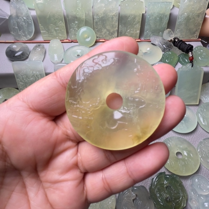 岫玉未镶嵌吊坠(赠链)