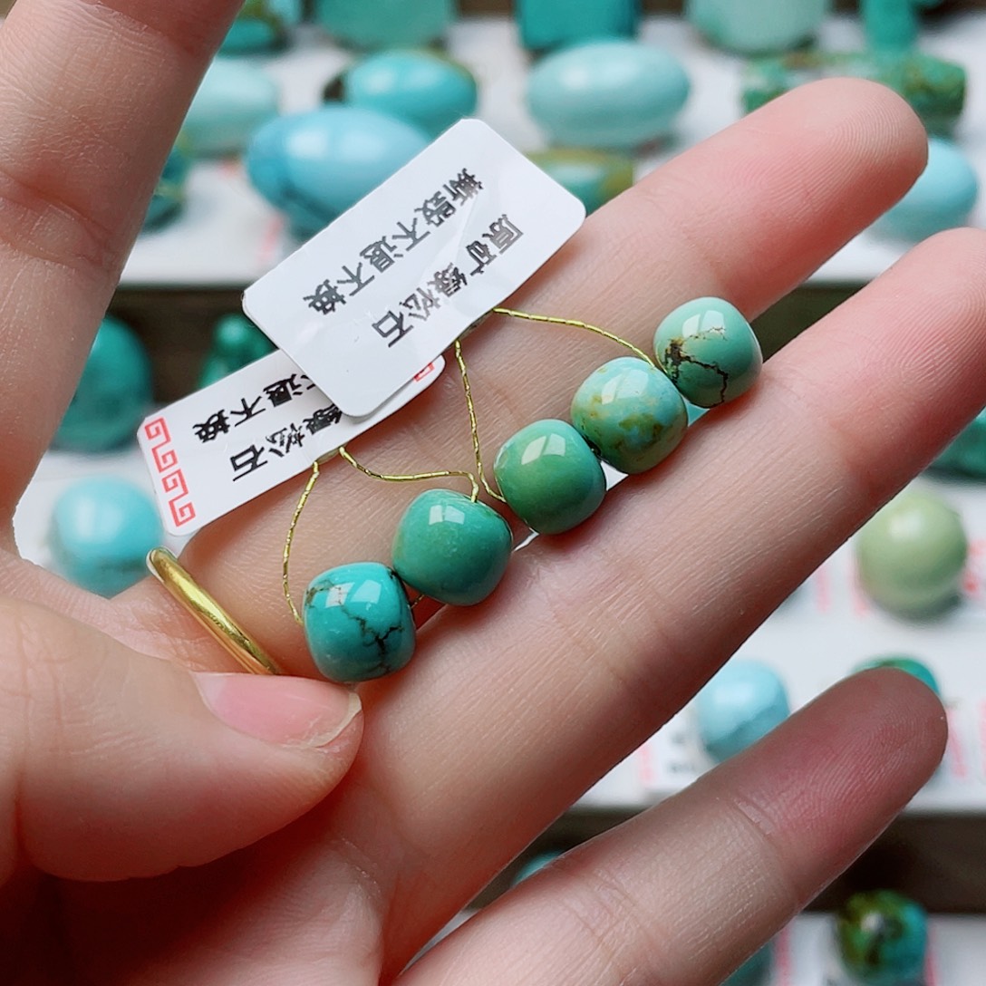 张***x绿松石未镶嵌挂件