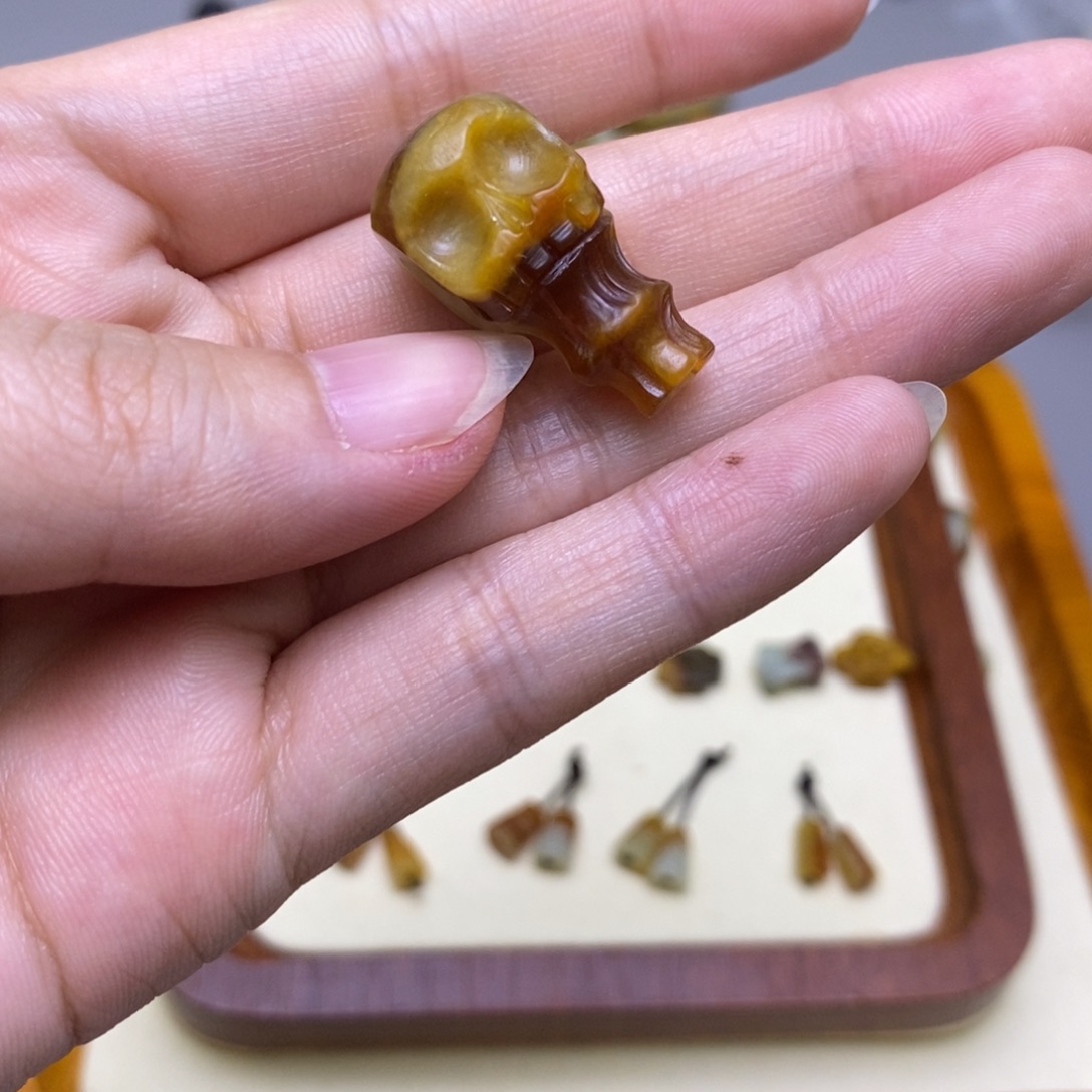 未***码蛇纹石玉未镶嵌配饰