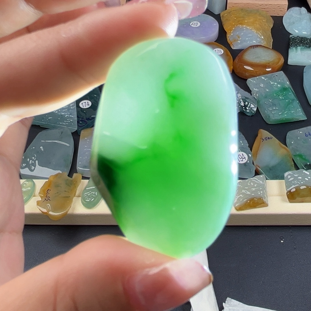 定制翡翠未镶嵌翡翠挂件