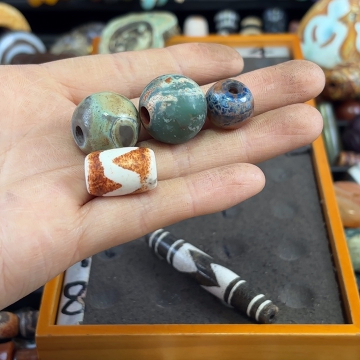 是***啊玛瑙/玉髓未镶嵌颈饰