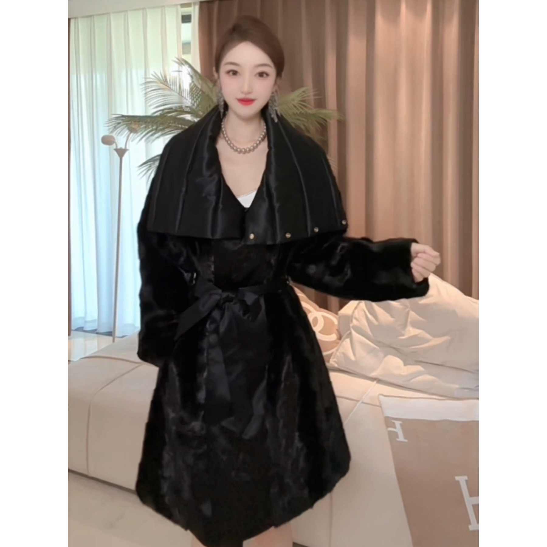 2024年拼接水貂外套封神显瘦气质网红轻奢时尚黑色宽松秋冬水貂