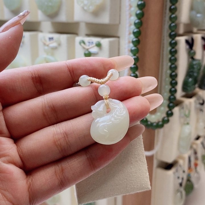 和田玉未镶嵌颈饰