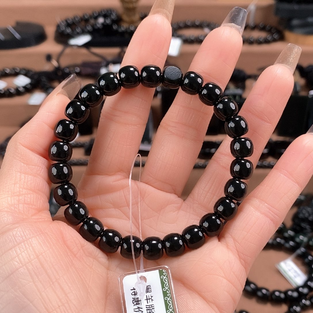 熊***7和田玉未镶嵌手链8特黑