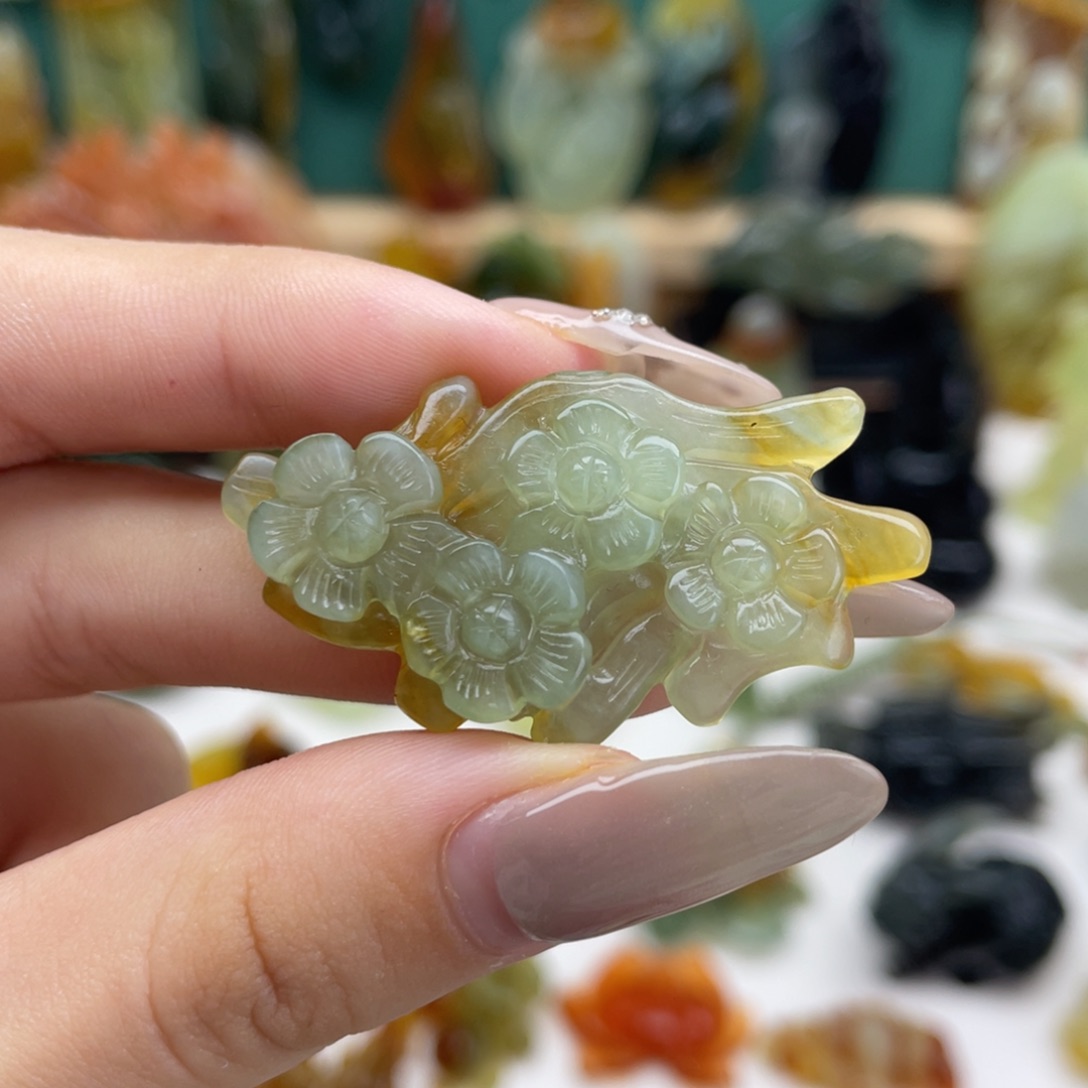 蛇纹石玉未镶嵌颈饰