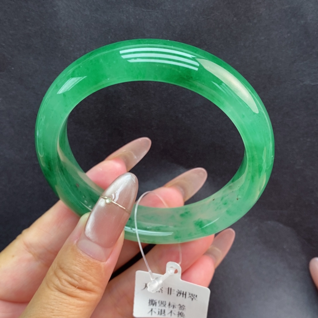 未镶嵌手镯石英质玉