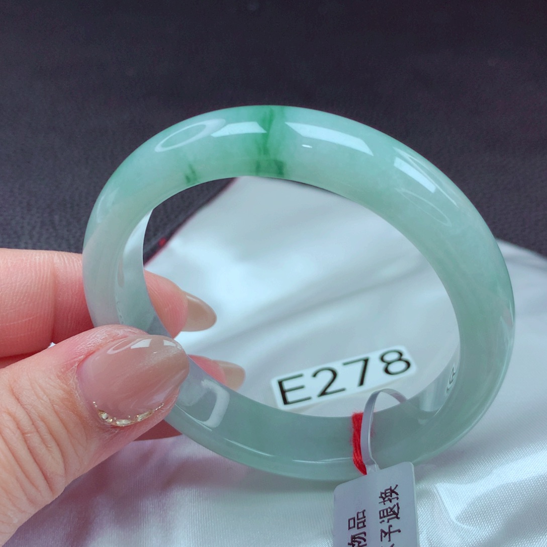 翡翠手镯未镶嵌依***吖手镯88