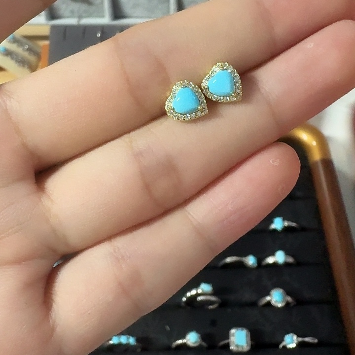 哈***u绿松石未镶嵌耳钉