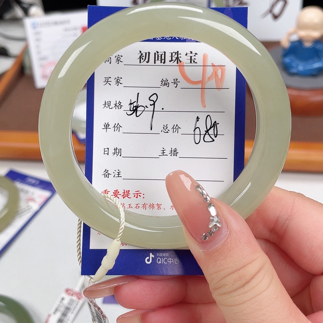 和田玉手镯未镶嵌