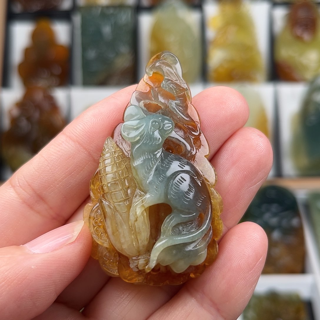 蛇纹石玉颈饰未镶嵌