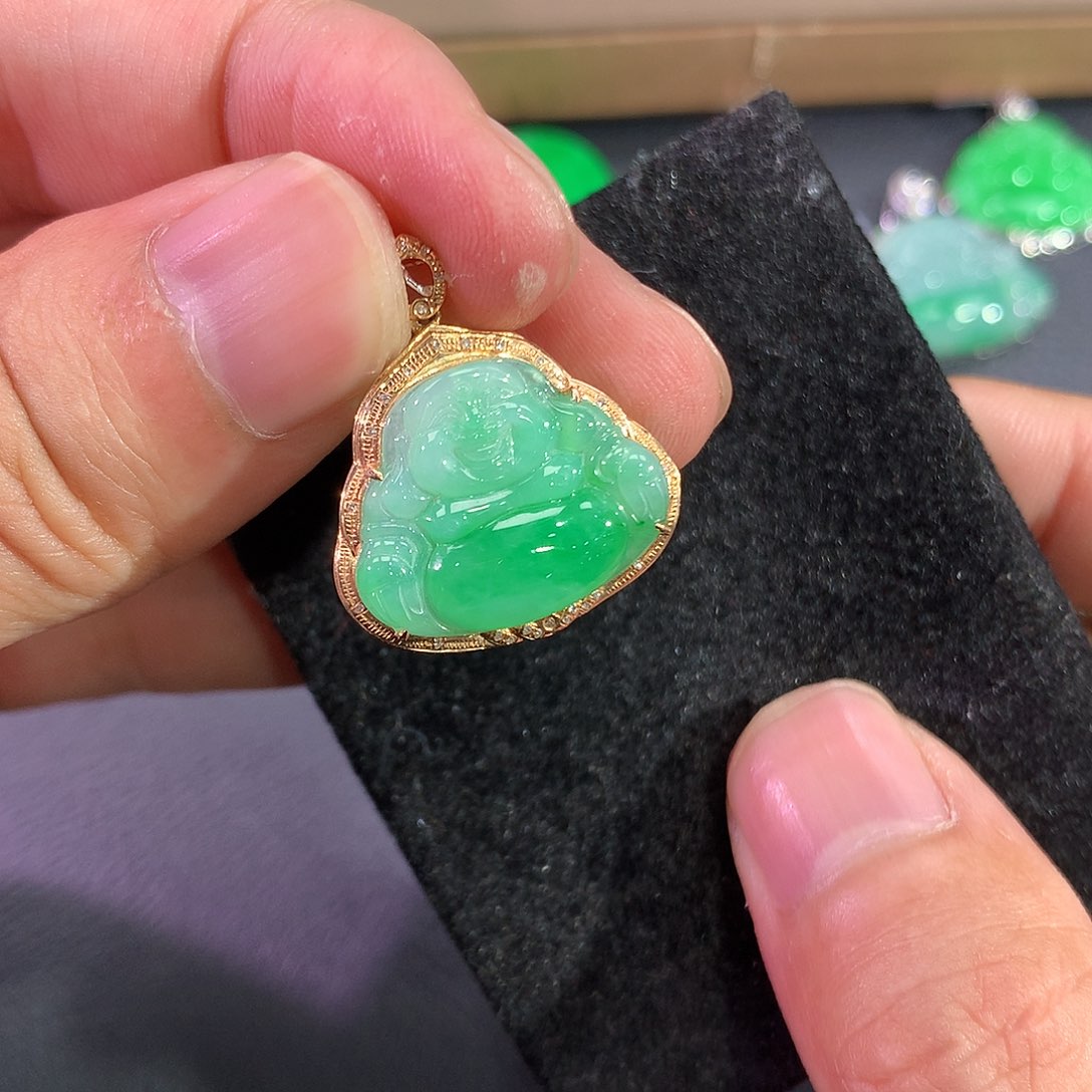 翡翠吊坠(赠链)18K金镶嵌