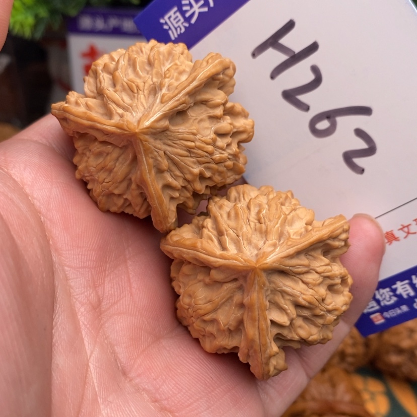 【闪购商品】文玩核桃把件盘山三棱38