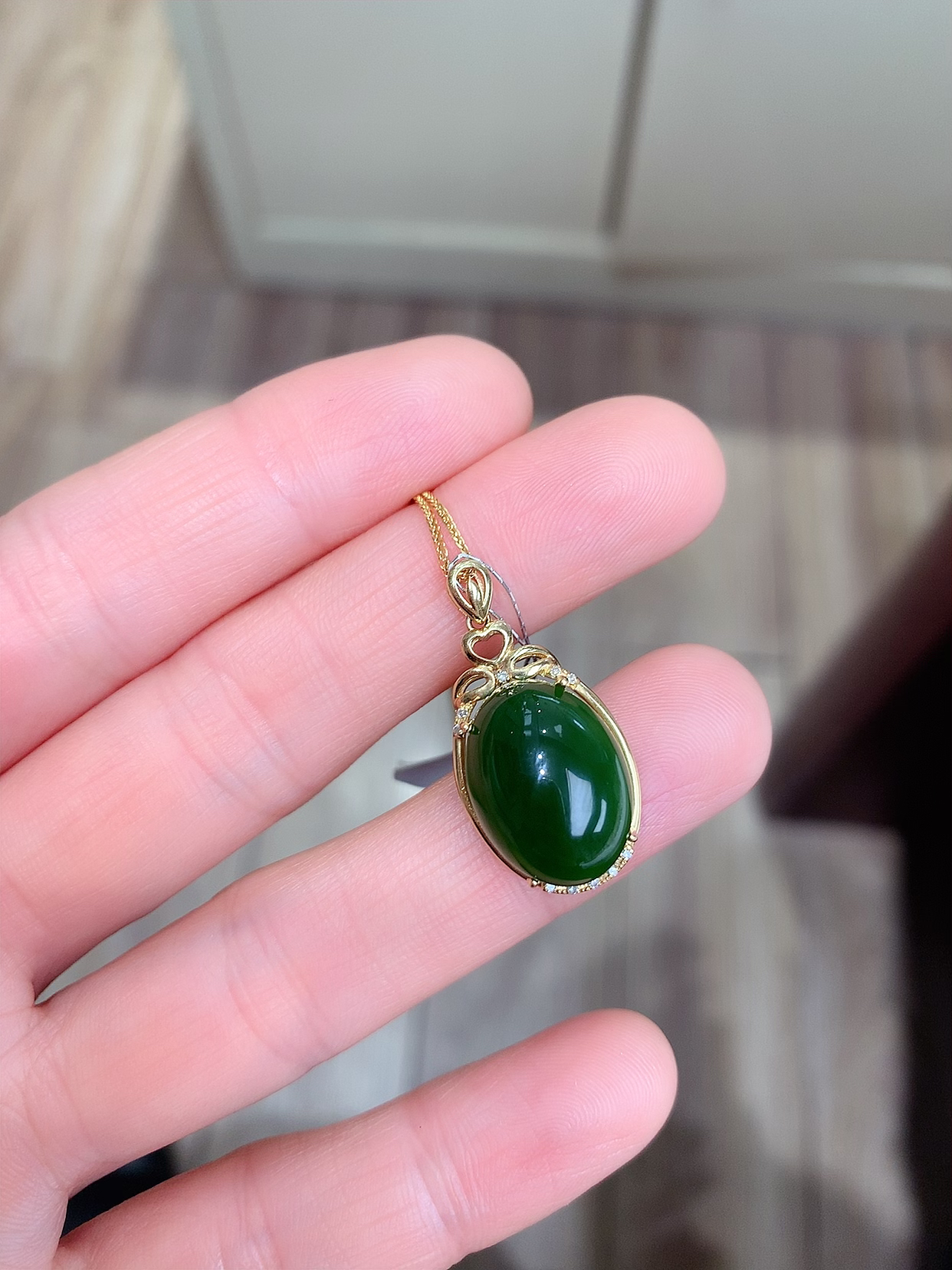 18K金镶嵌天然碧玉吊坠轻奢时尚百搭