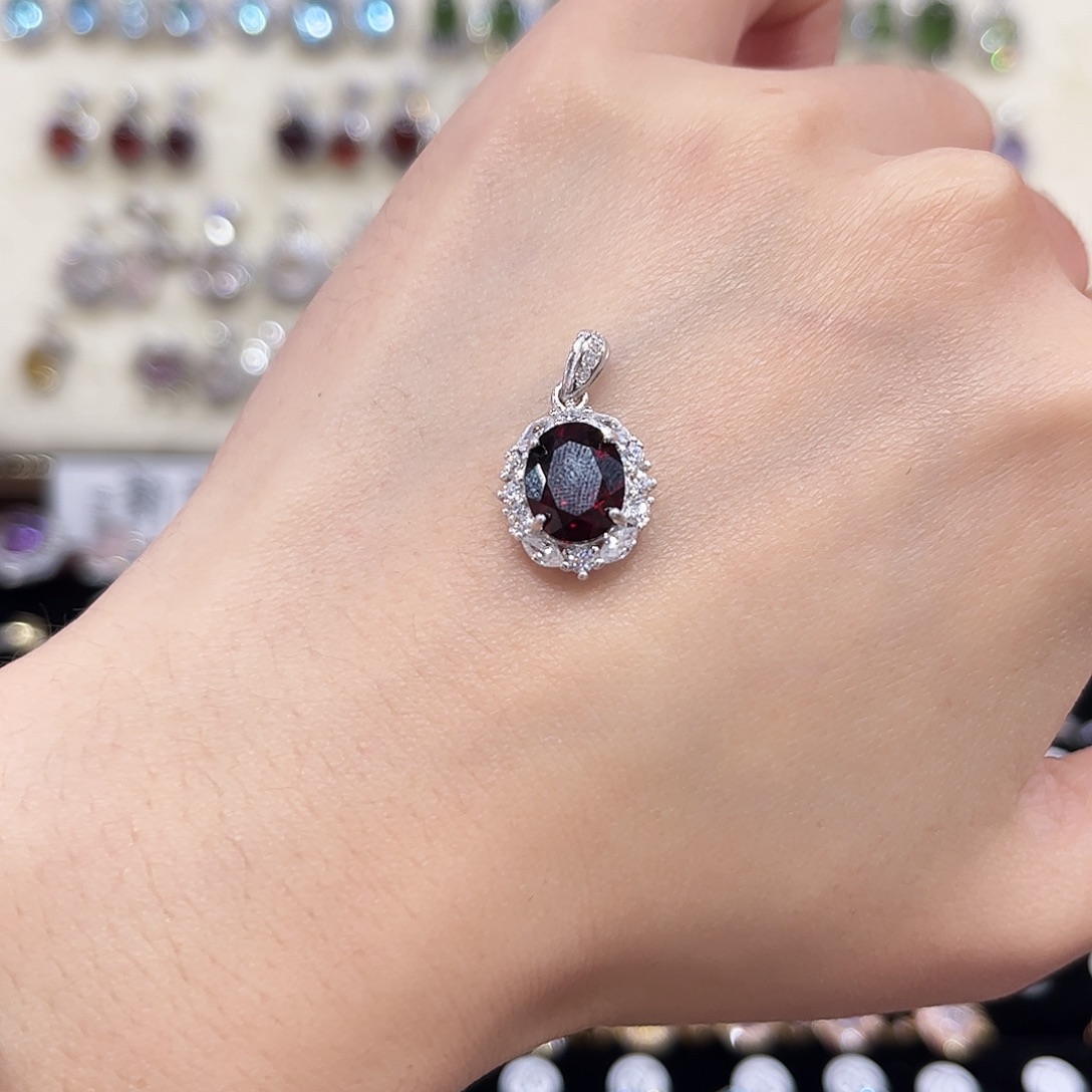 犯***.银S925镶嵌吊坠(赠链)石榴石