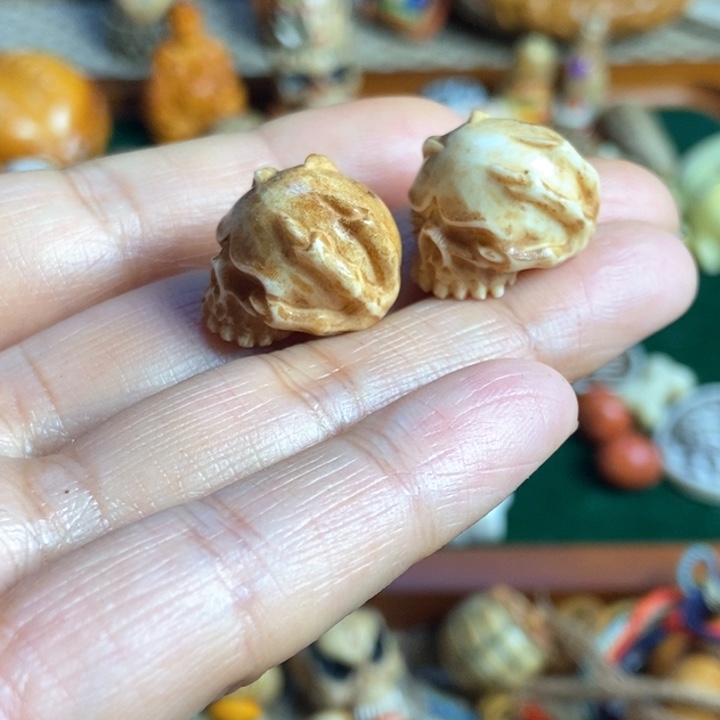 配饰鹿角雕刻小骷髅头一个