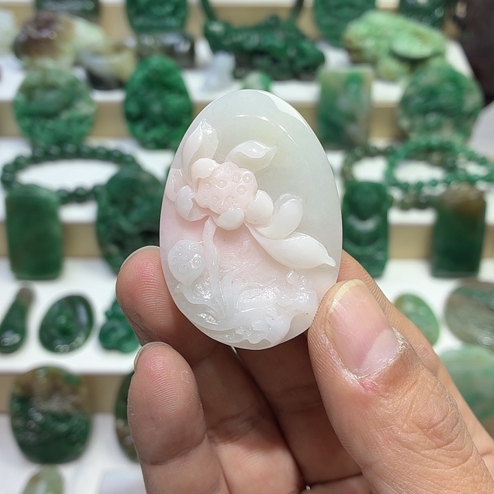 独山玉未镶嵌颈饰合家幸福