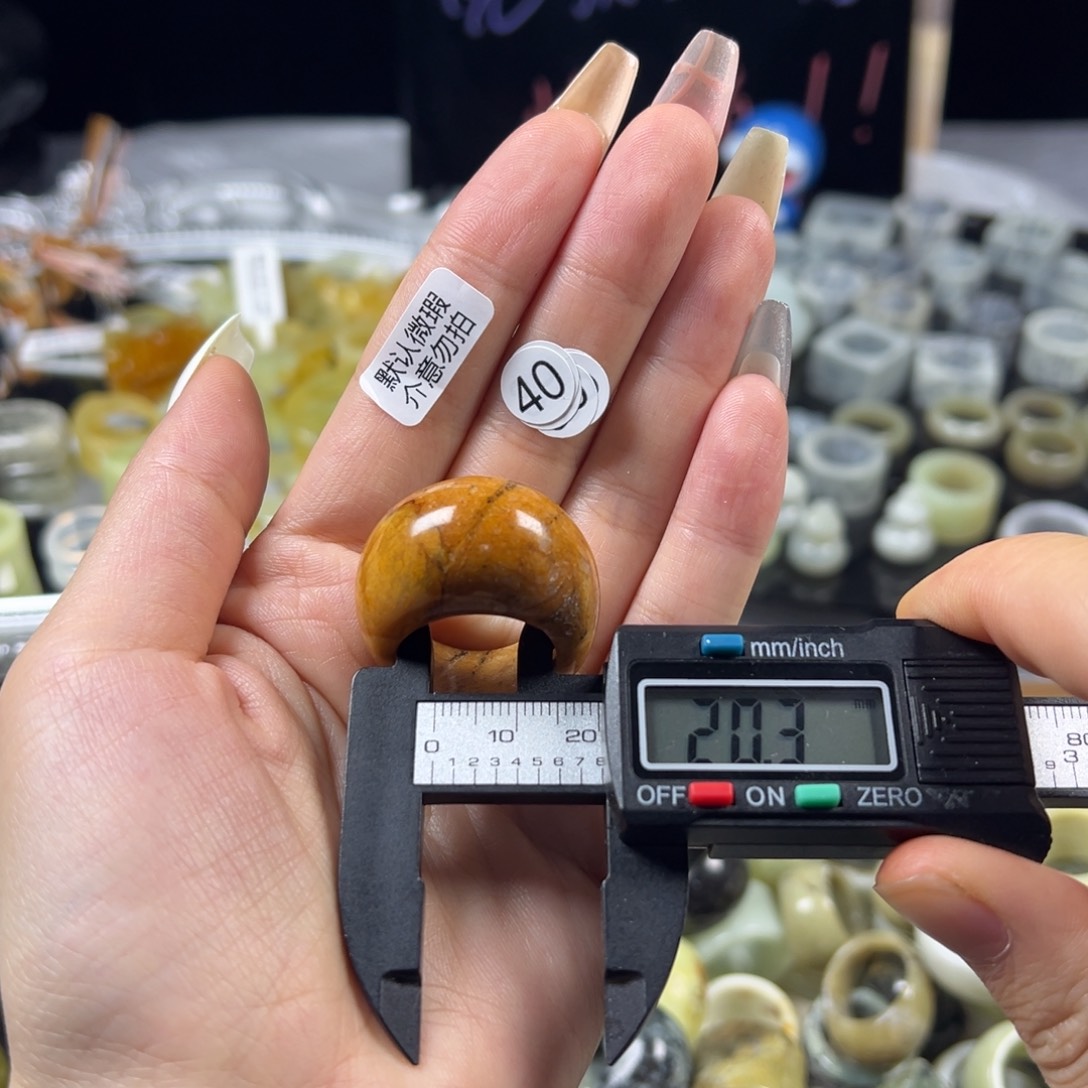 蛇纹石玉未镶嵌戒指