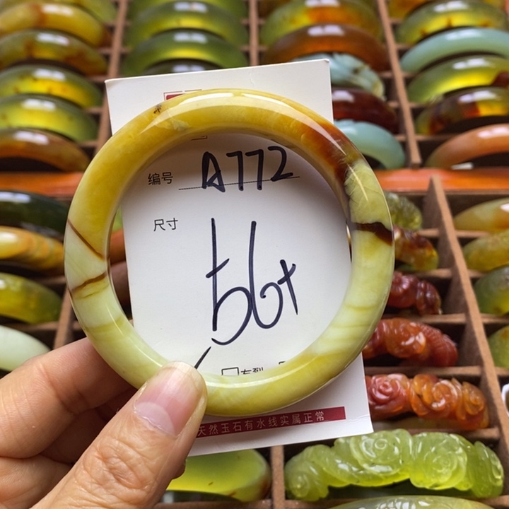 蛇纹石玉手镯未镶嵌