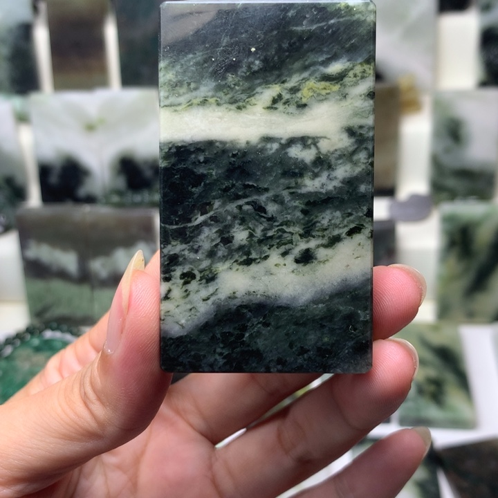 未镶嵌独山玉颈饰