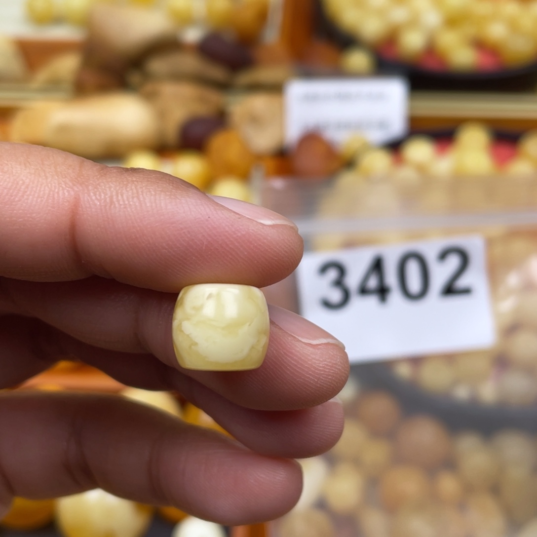 琥珀珠宝奇石未镶嵌11.6 孔道小坑