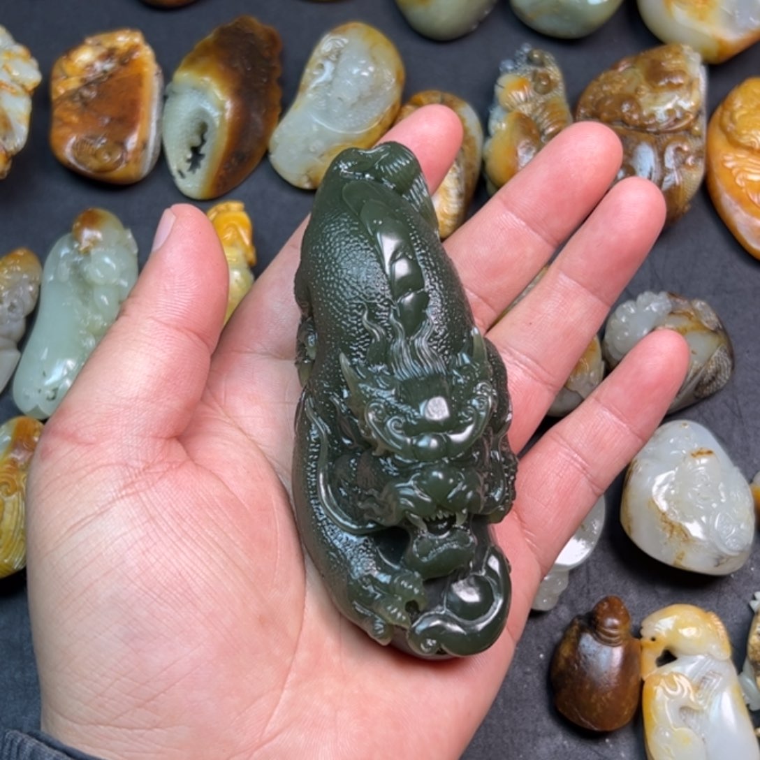 和田玉未镶嵌颈饰辛*
