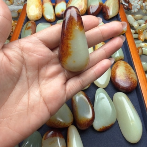 和田玉颈饰未镶嵌想**我