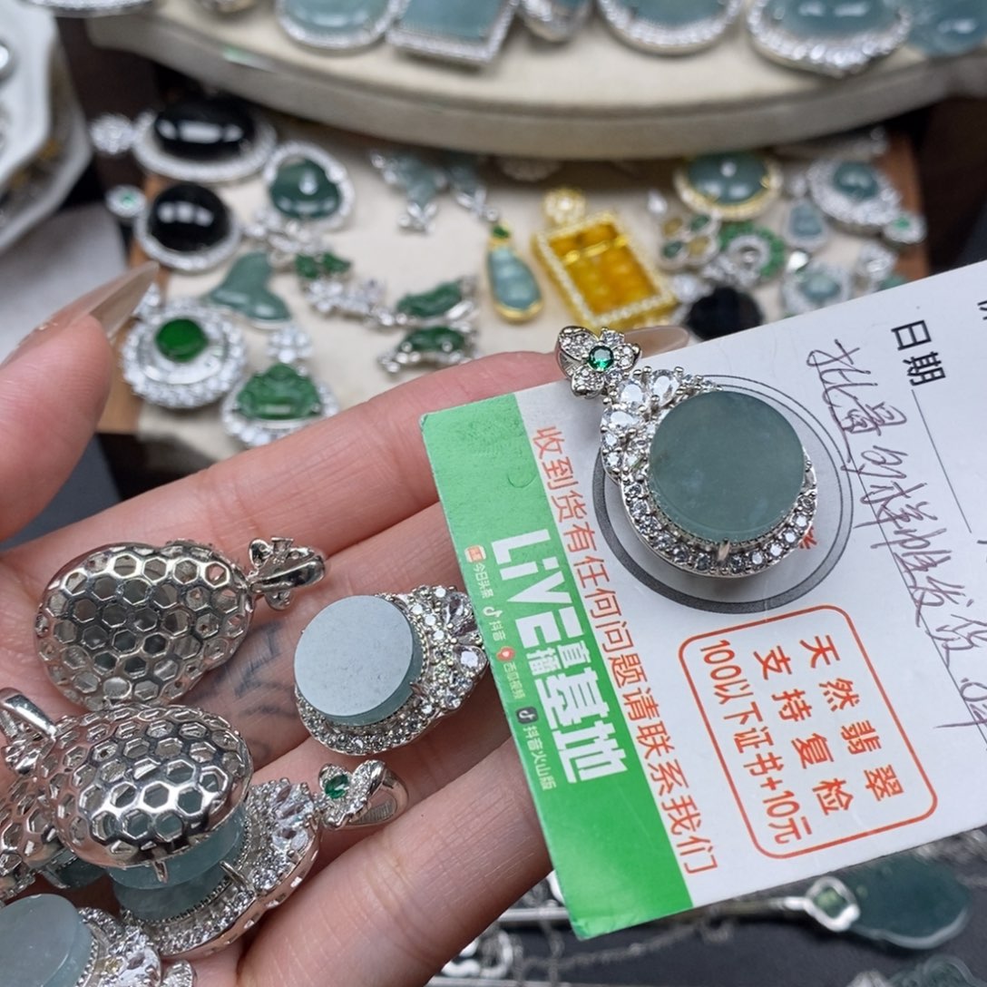 翡翠颈饰未镶嵌翡翠