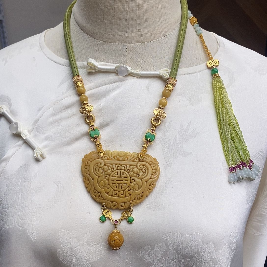 翡翠颈饰未镶嵌天然