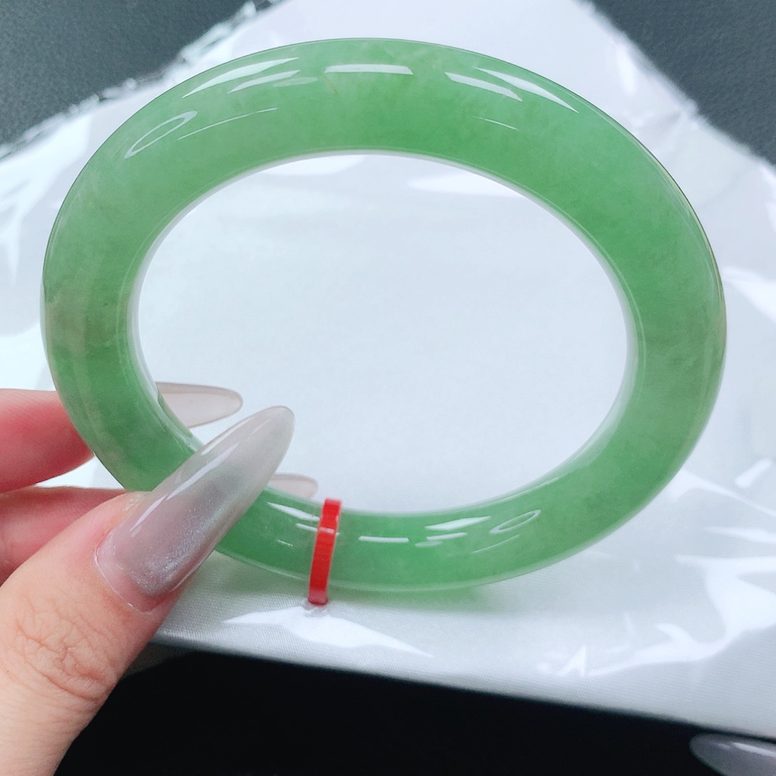 翡翠手镯未镶嵌58圈