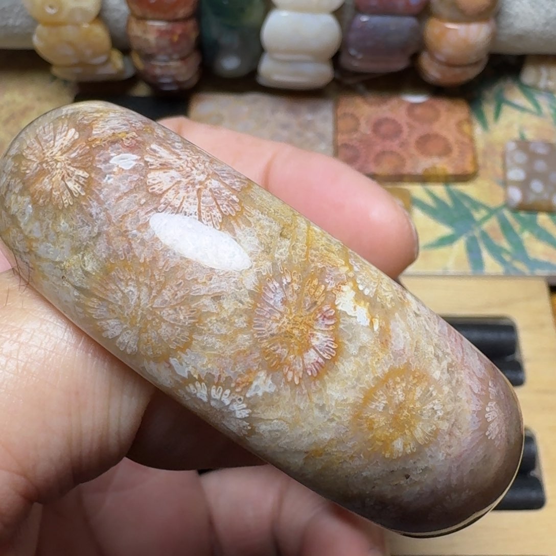 硅化玉天然有机玉石保真色未镶嵌57圈口