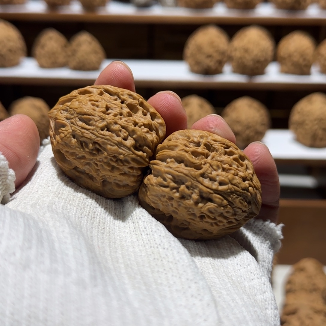 文玩核桃吊坠老树鎏金皮手捻