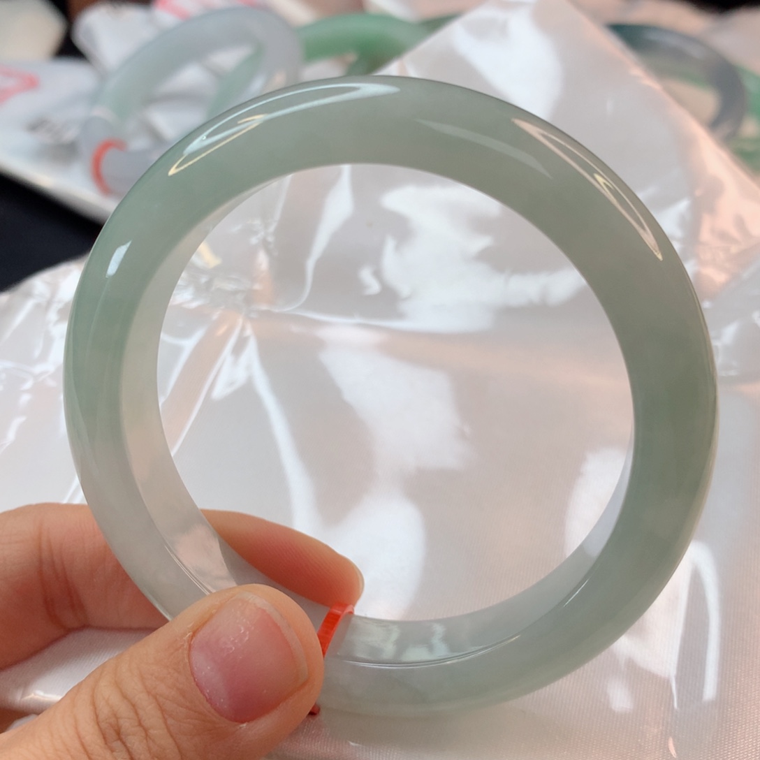 翡翠未镶嵌手镯浅果绿56